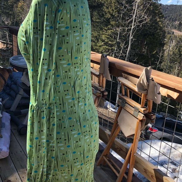 Silk patterned dress with exciting sleeves - Picture 3 of 6